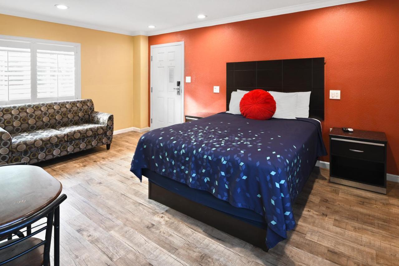 Scandia Motel *